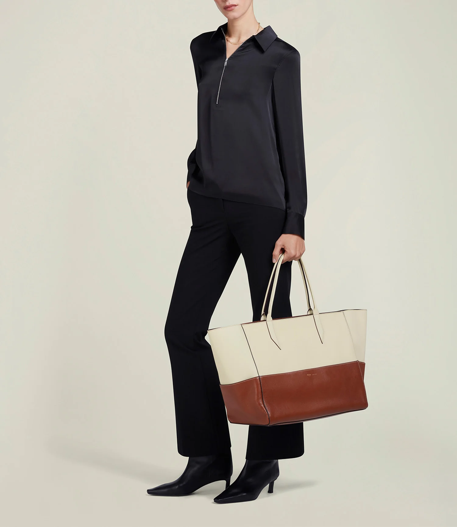 Incognito 42 Cabas Bag Smooth Calfskin White Sand and Cognac - Image 4
